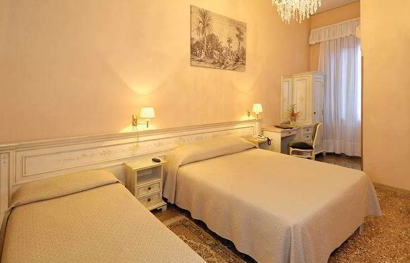 فندق Basilea Dependance البندقية 2*,  إيطاليا